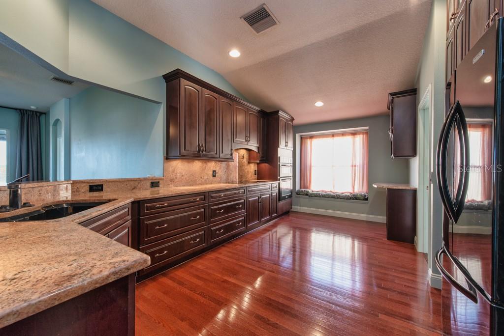 Image 5 of 40 For 1761 Bonita Bluff Court