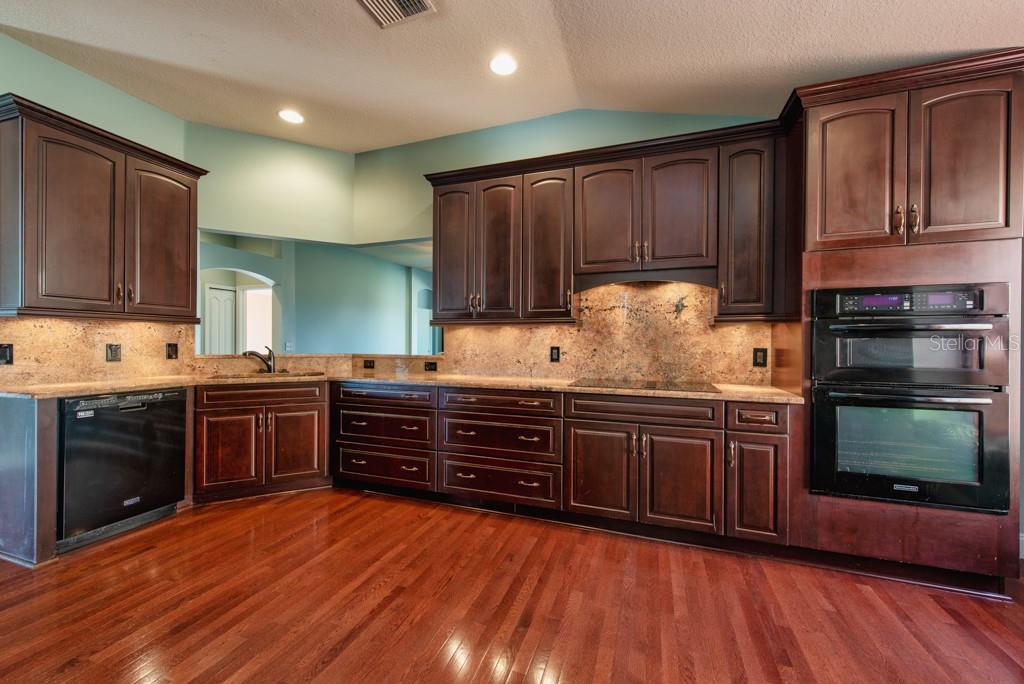 Image 6 of 40 For 1761 Bonita Bluff Court