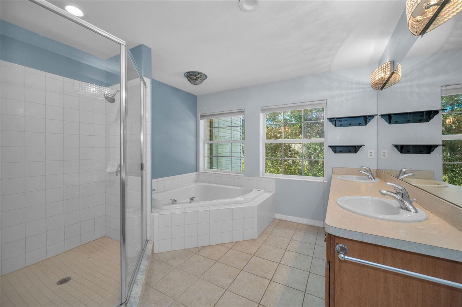 Image 16 of 62 For 929 Woodbridge Court