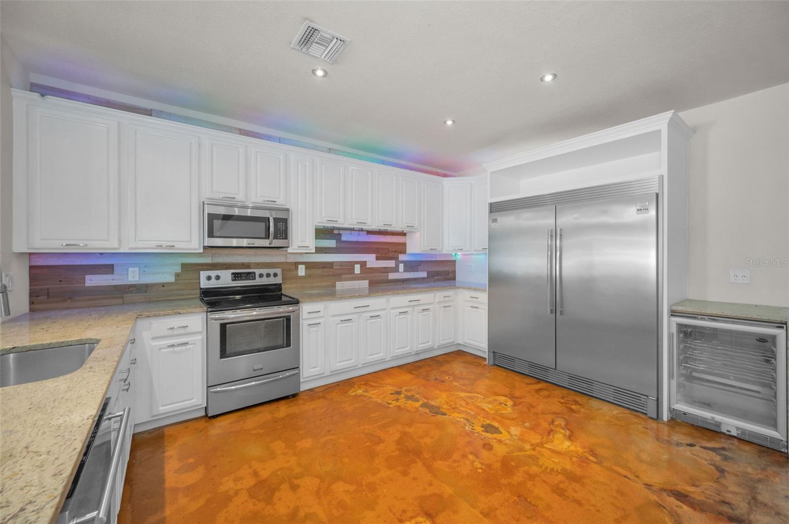 Image 2 of 62 For 929 Woodbridge Court