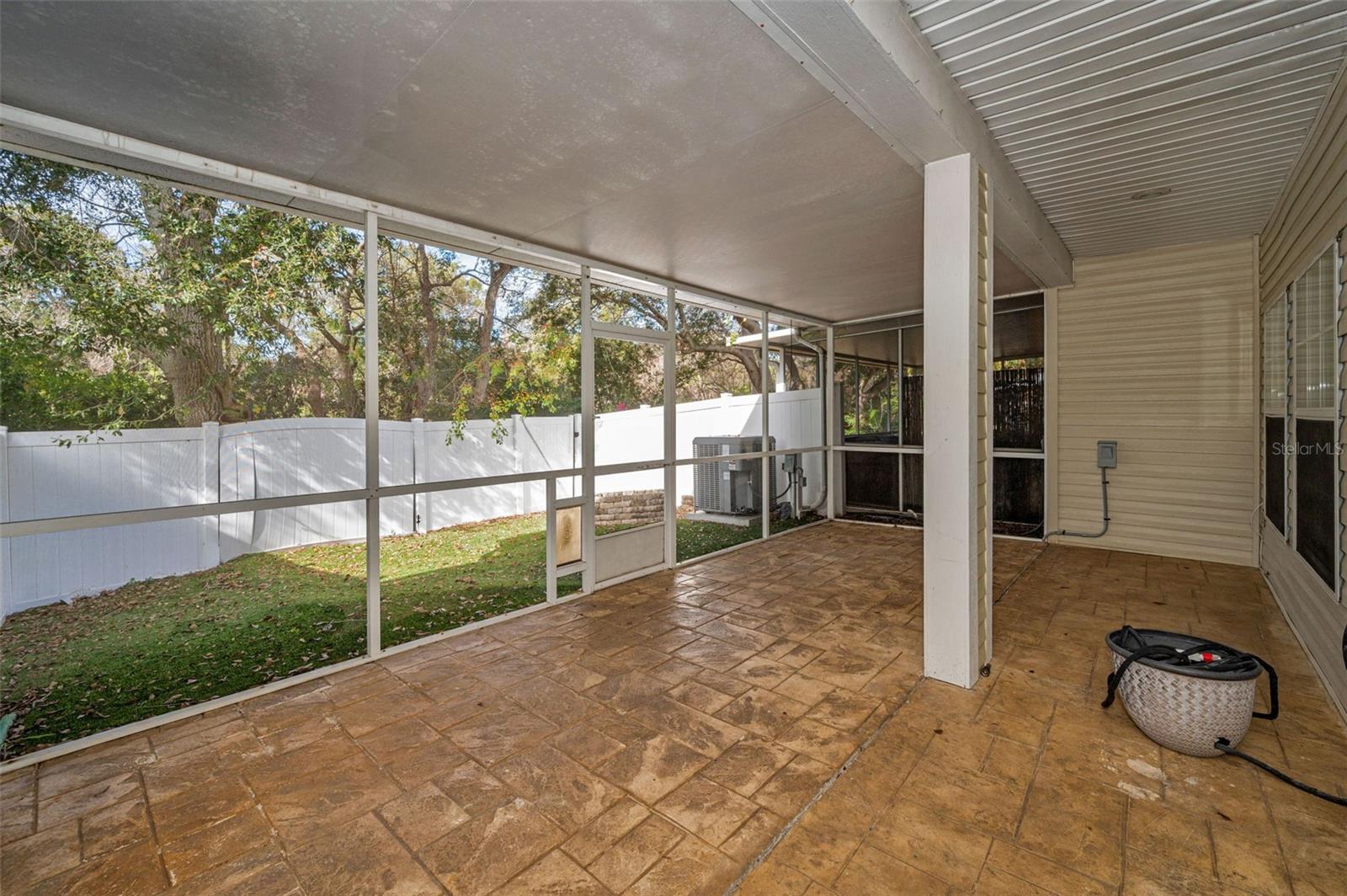 Image 26 of 62 For 929 Woodbridge Court