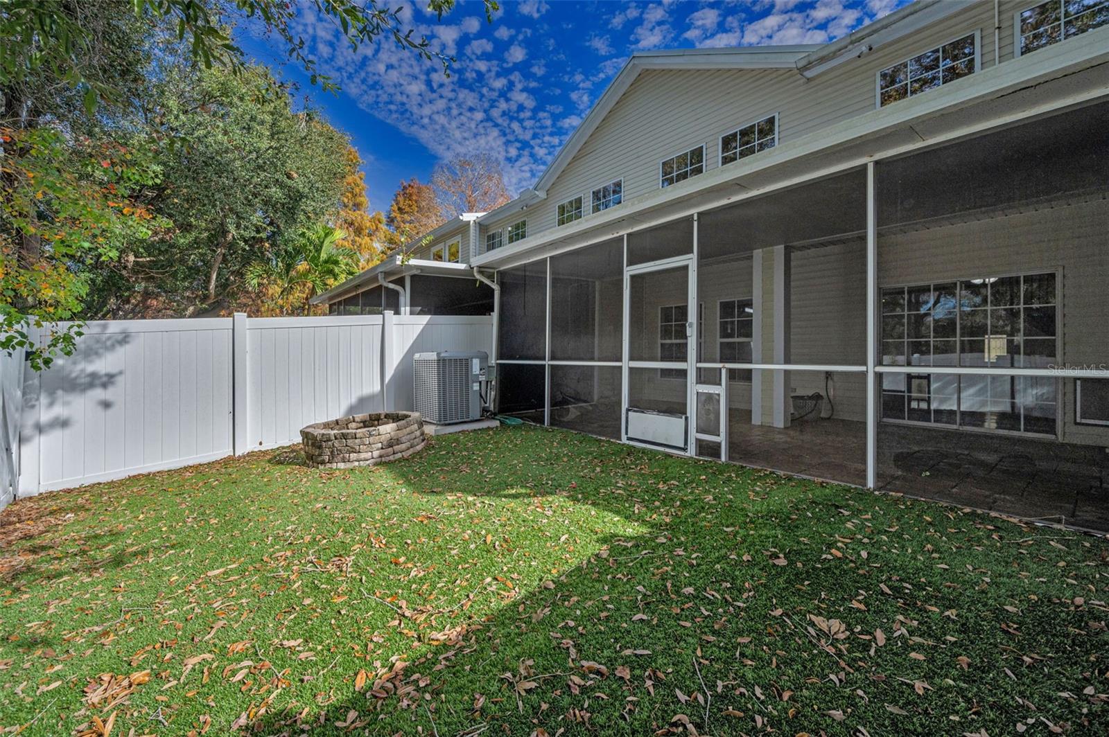 Image 32 of 62 For 929 Woodbridge Court