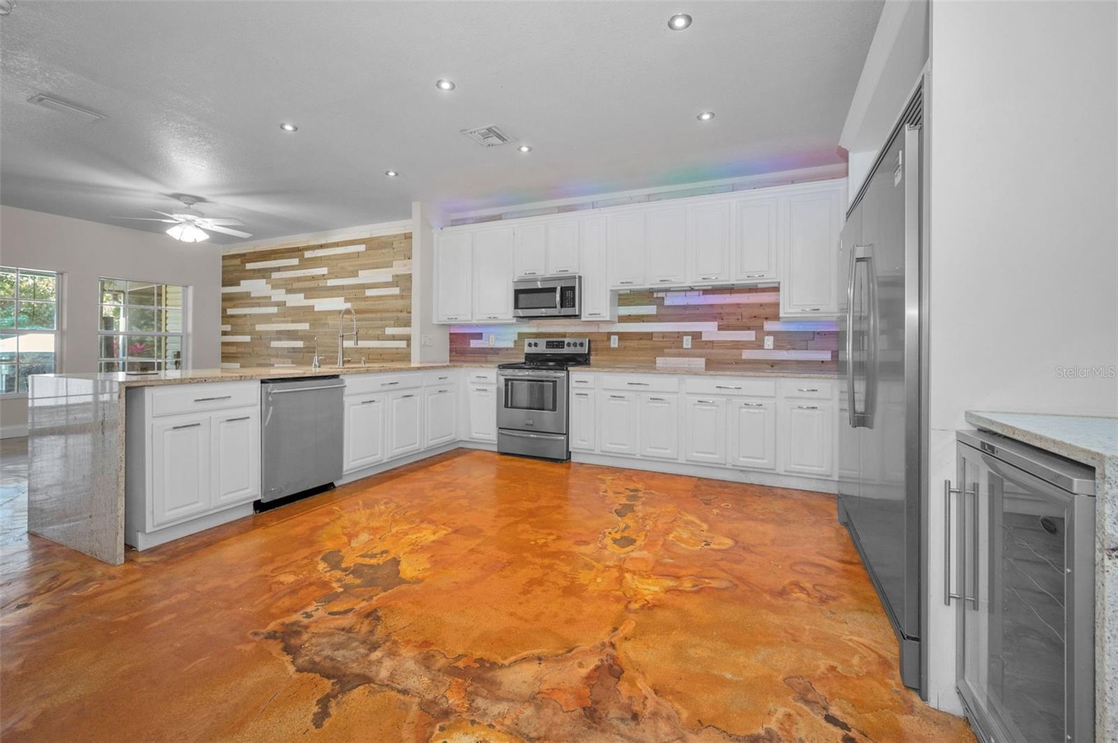 Image 5 of 62 For 929 Woodbridge Court