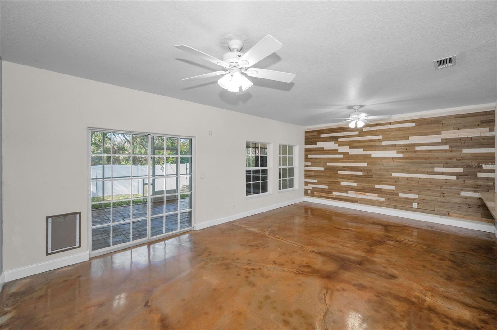 Image 6 of 62 For 929 Woodbridge Court