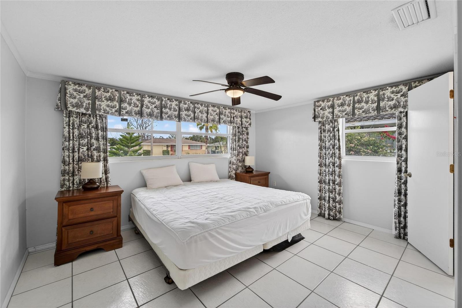 Listing photo id 35 for 7914 Talisman Drive