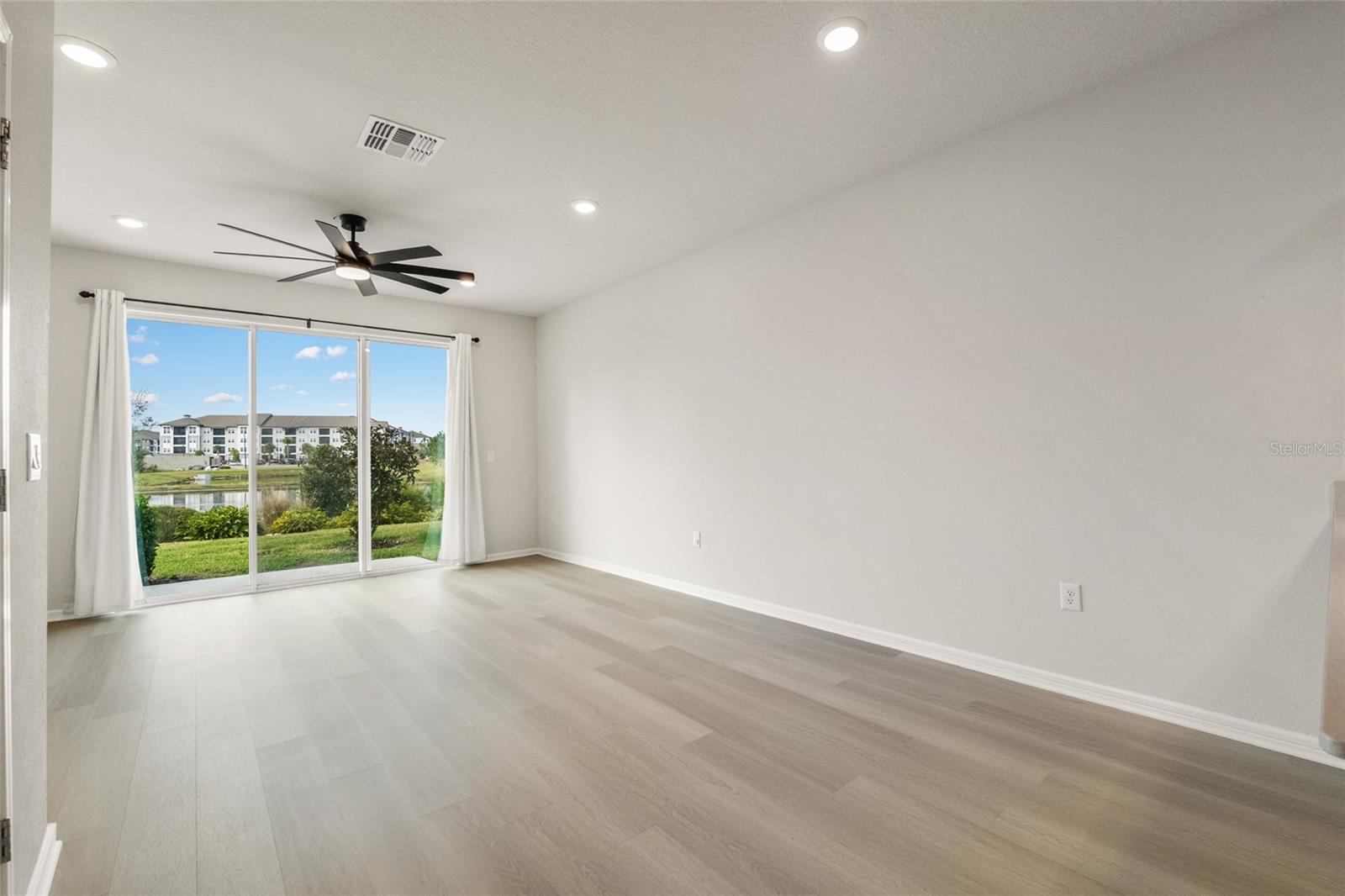 Image 10 of 45 For 5489 Elmview Crossing