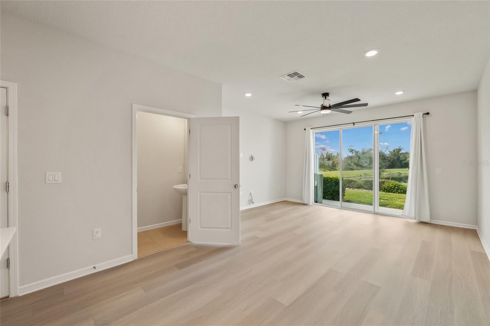 Image 11 of 45 For 5489 Elmview Crossing