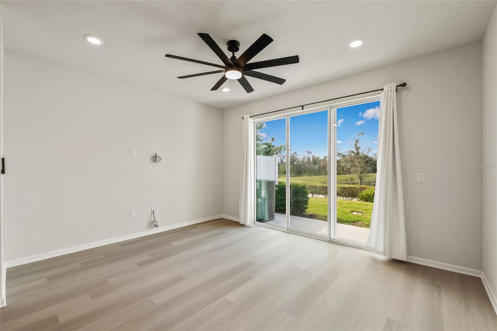 Image 14 of 45 For 5489 Elmview Crossing