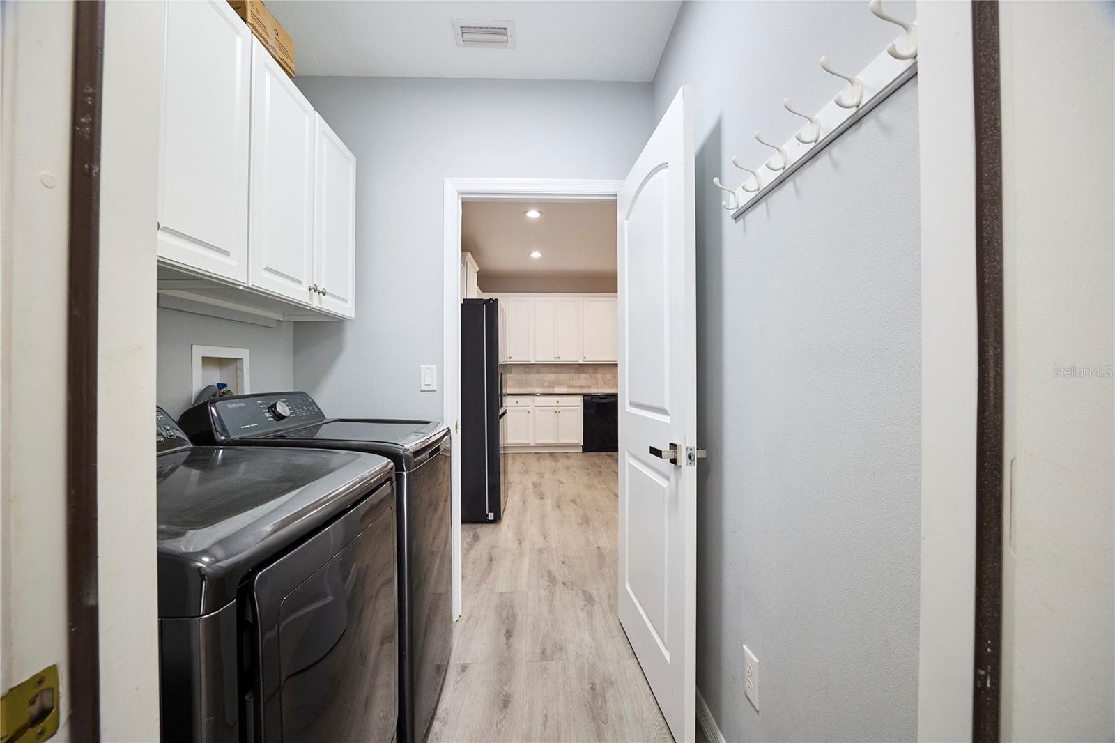 Image 6 of 38 For 3433 Chapel Creek Circle