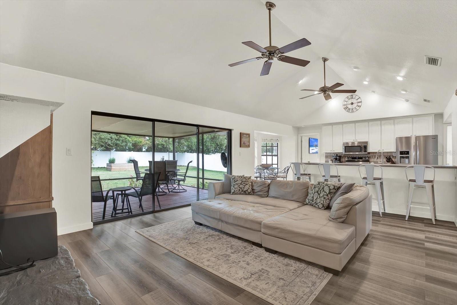 Image 13 of 29 For 1002 Oakridge Manor Drive