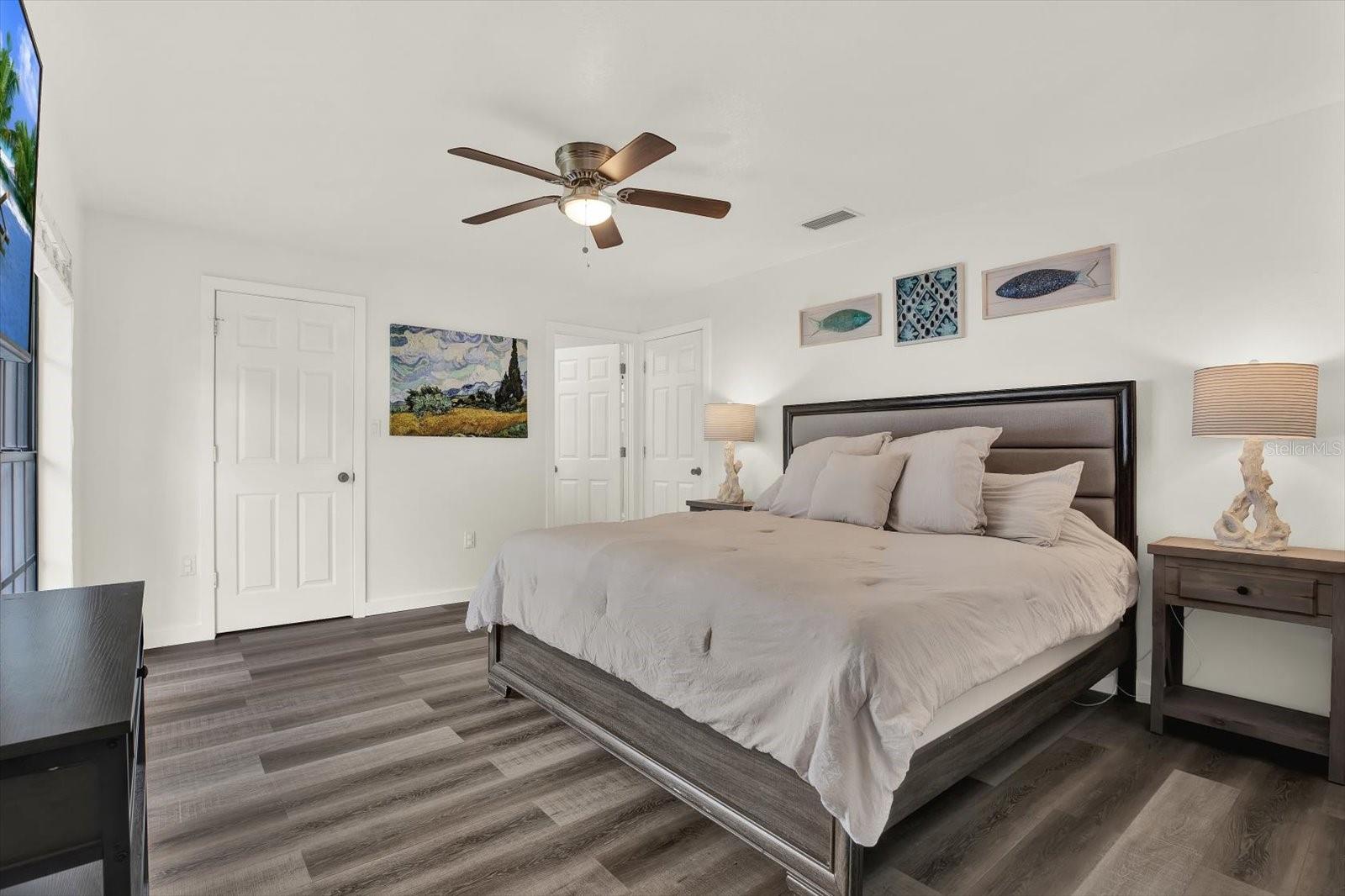 Image 14 of 29 For 1002 Oakridge Manor Drive