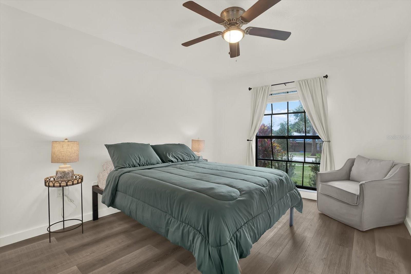 Image 20 of 29 For 1002 Oakridge Manor Drive