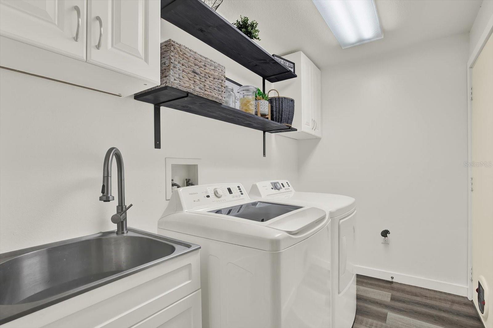 Image 24 of 29 For 1002 Oakridge Manor Drive