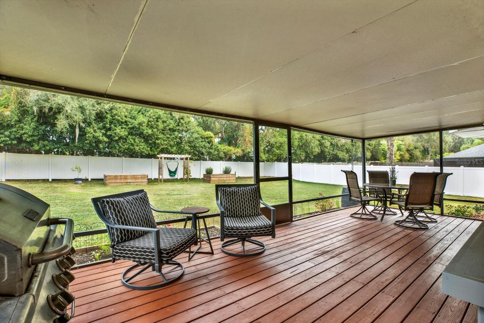 Image 25 of 29 For 1002 Oakridge Manor Drive