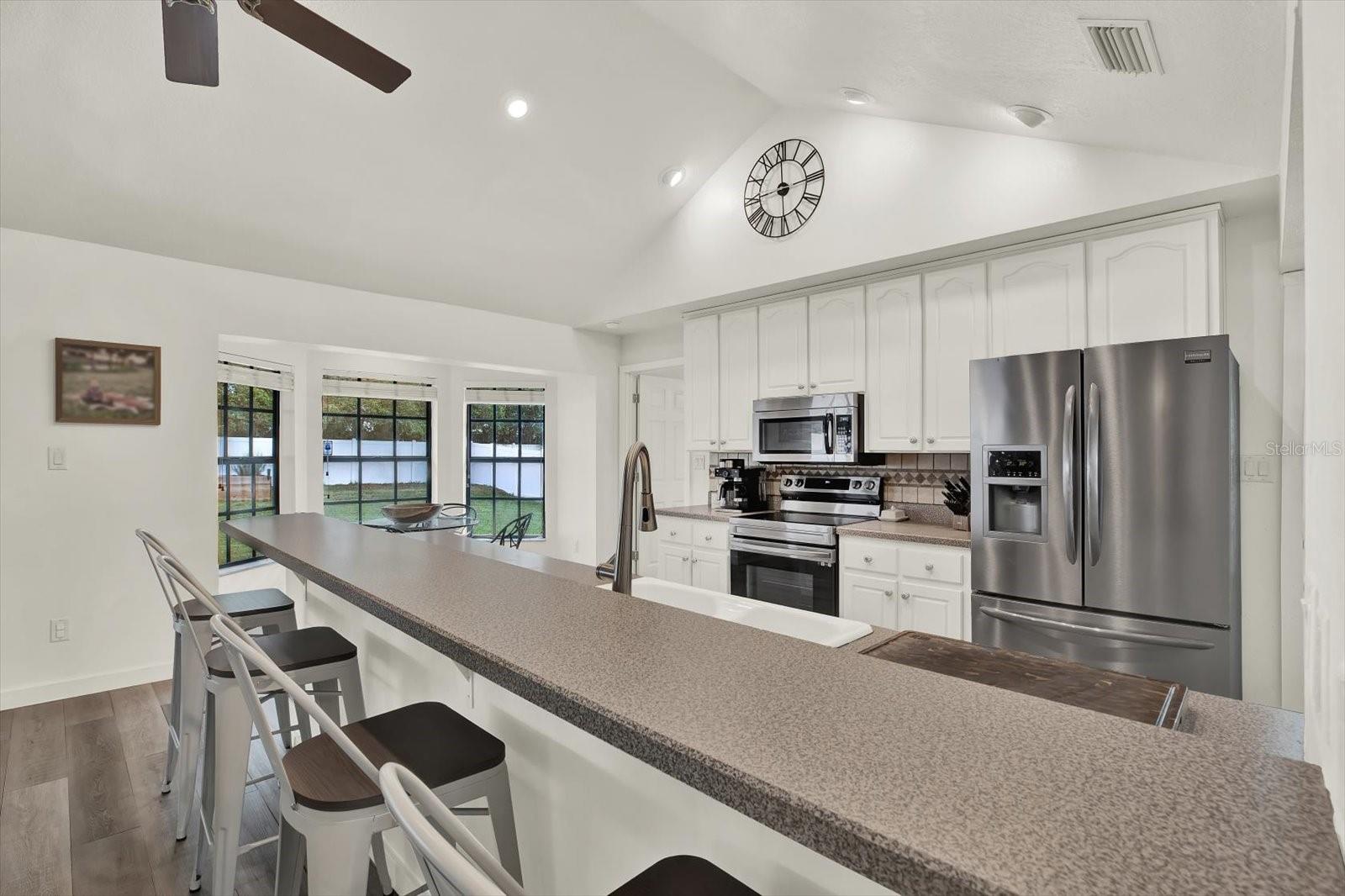 Image 6 of 29 For 1002 Oakridge Manor Drive