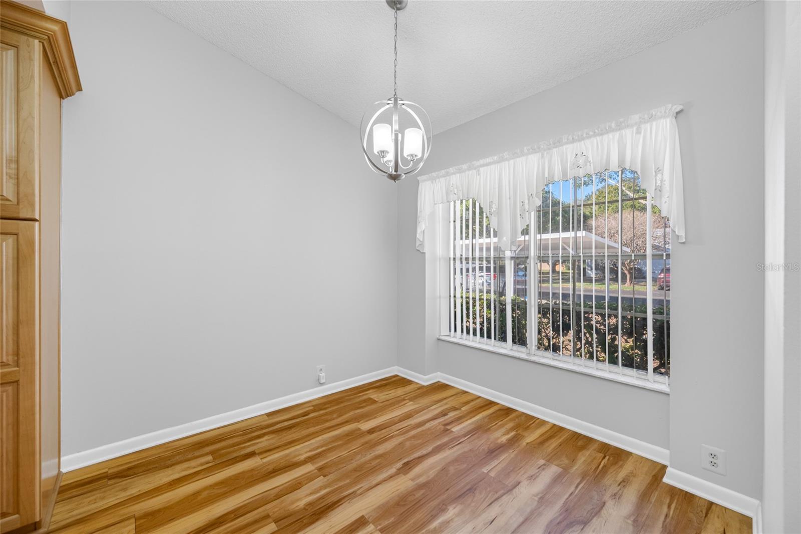 Image 18 of 67 For 2726 Featherstone Drive