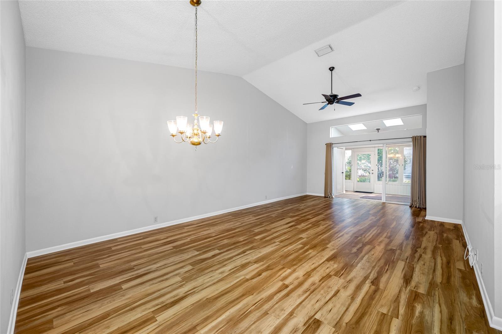 Image 20 of 67 For 2726 Featherstone Drive