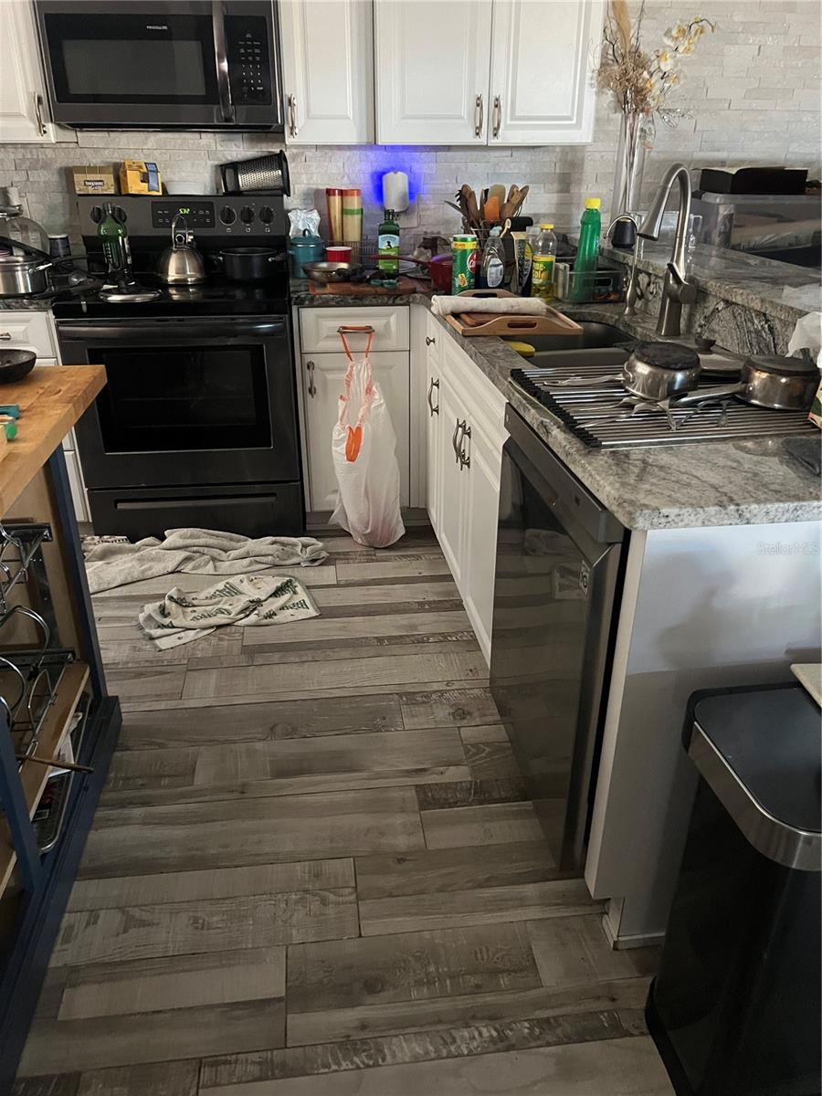 Image 4 of 75 For 8211 Brent Street 828