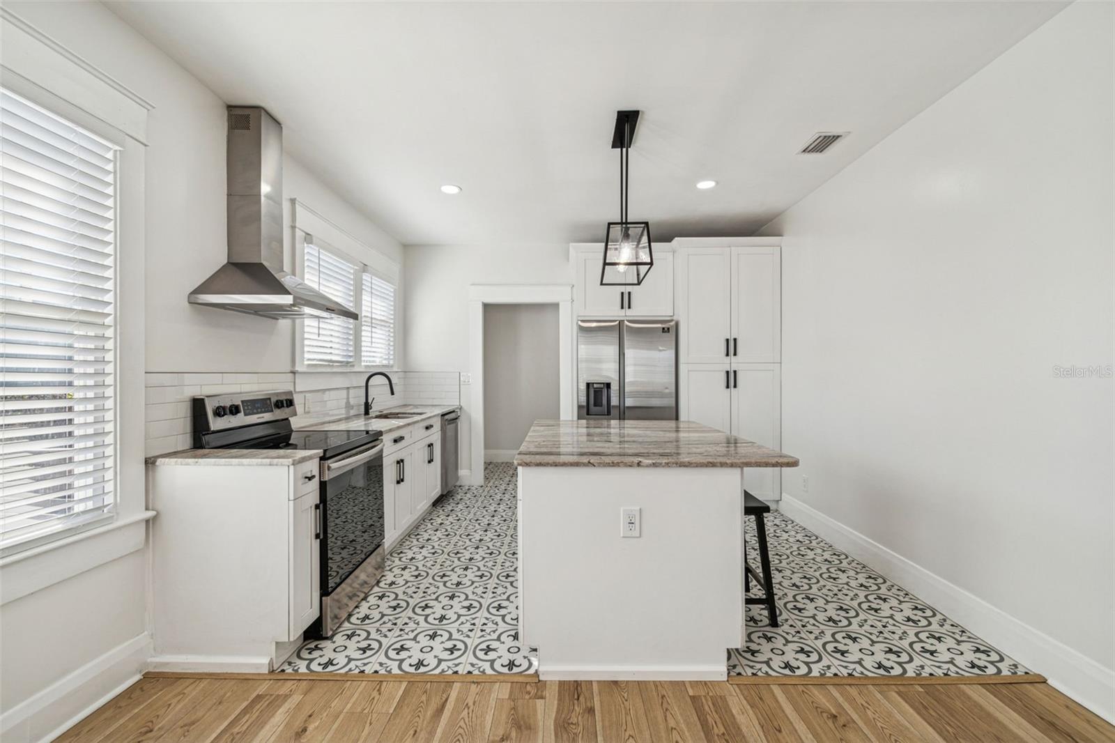 Image 11 of 62 For 511 Stratford Avenue