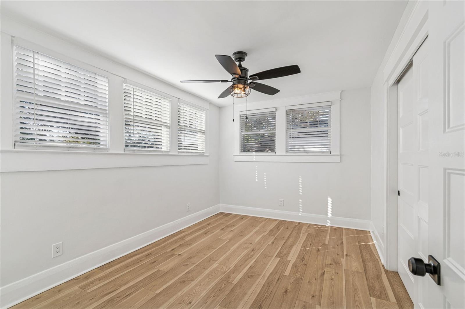 Image 21 of 62 For 511 Stratford Avenue