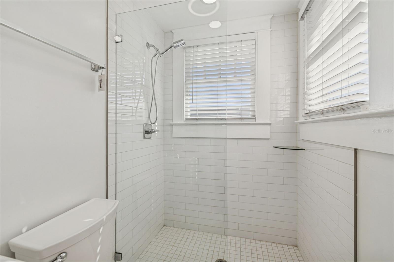 Image 24 of 62 For 511 Stratford Avenue