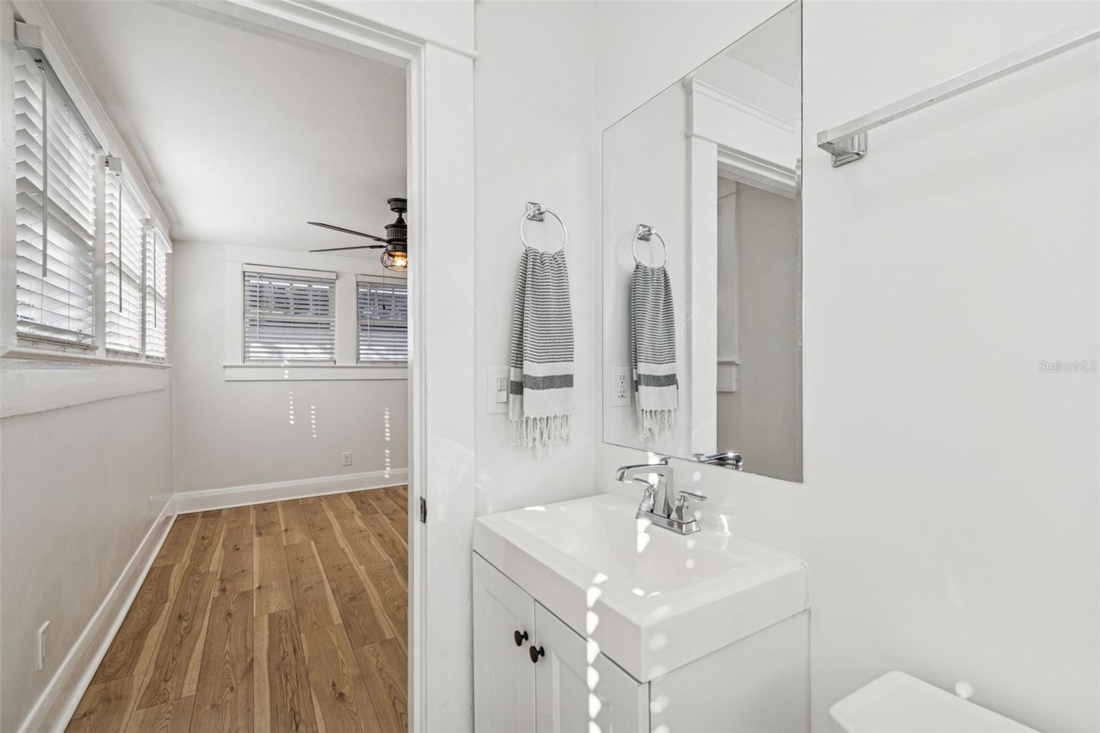 Image 25 of 62 For 511 Stratford Avenue