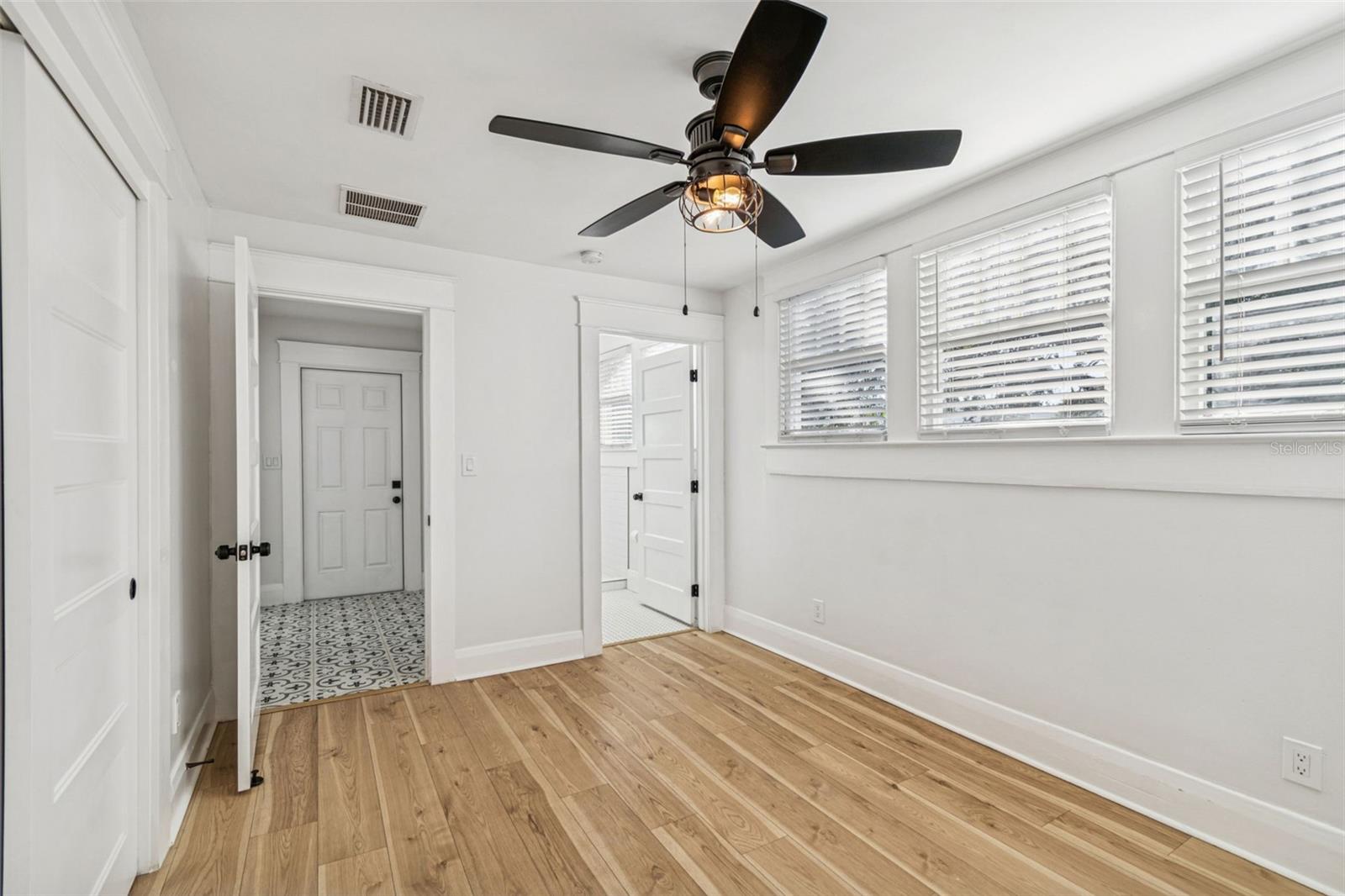 Image 26 of 62 For 511 Stratford Avenue