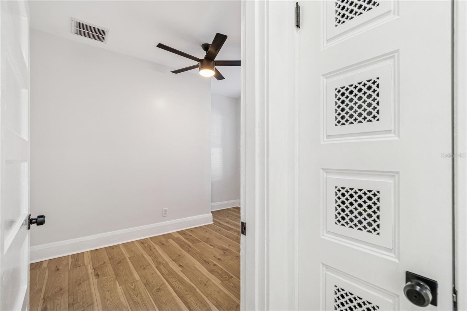 Image 32 of 62 For 511 Stratford Avenue