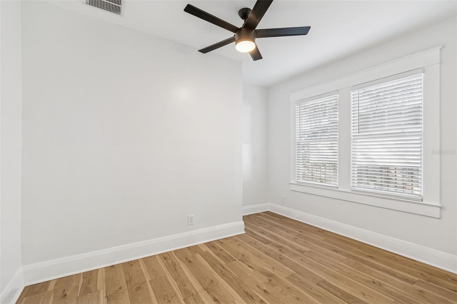 Image 33 of 62 For 511 Stratford Avenue