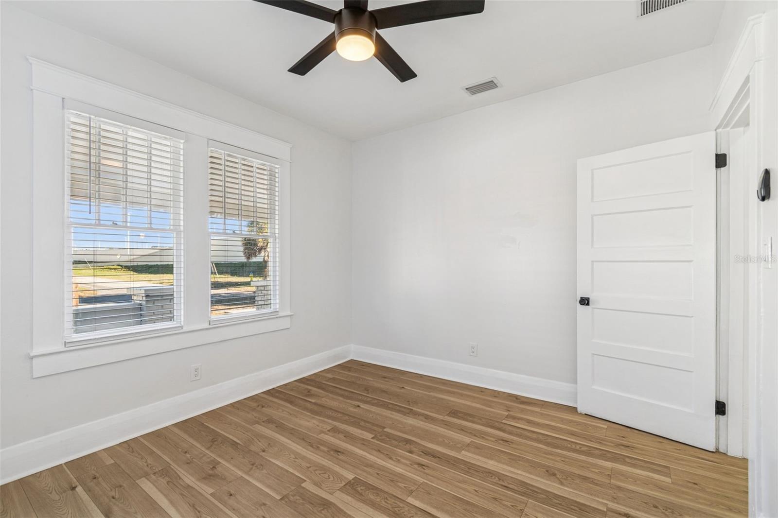 Image 37 of 62 For 511 Stratford Avenue