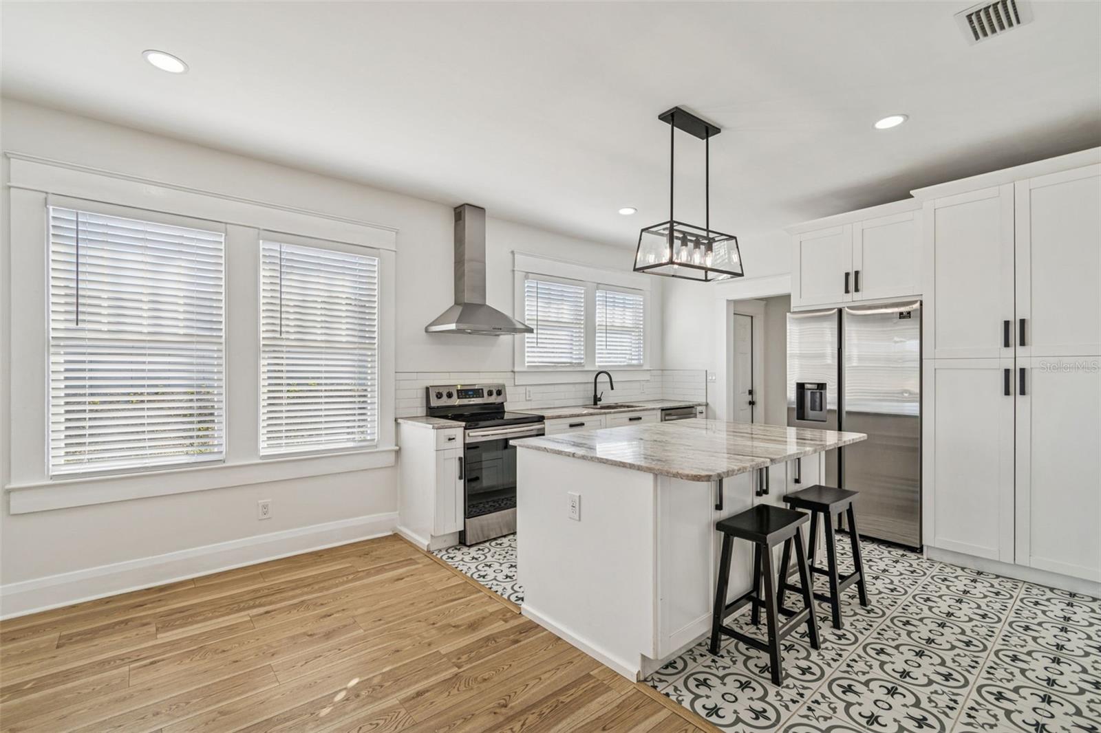 Image 9 of 62 For 511 Stratford Avenue