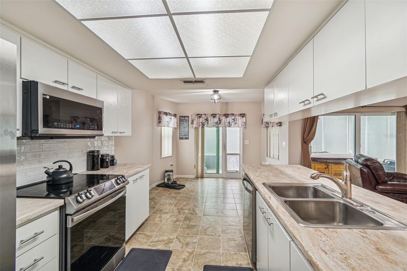 Listing photo id 9 for 9630 Via Segovia