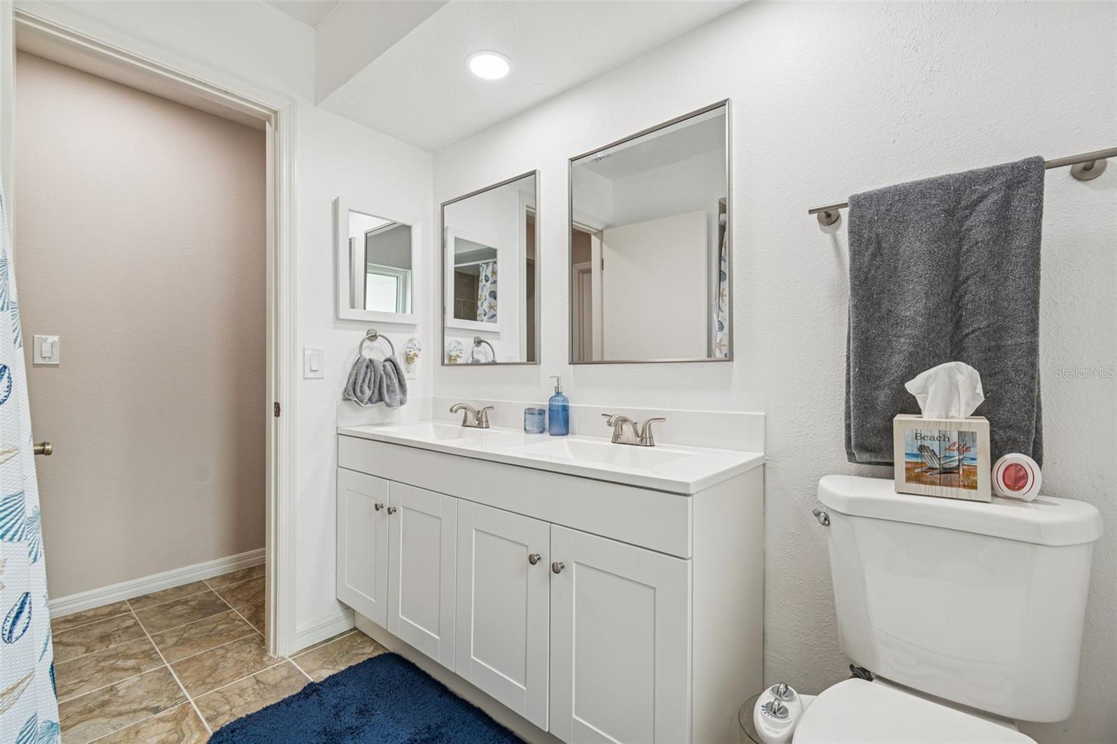 Listing photo id 17 for 9630 Via Segovia