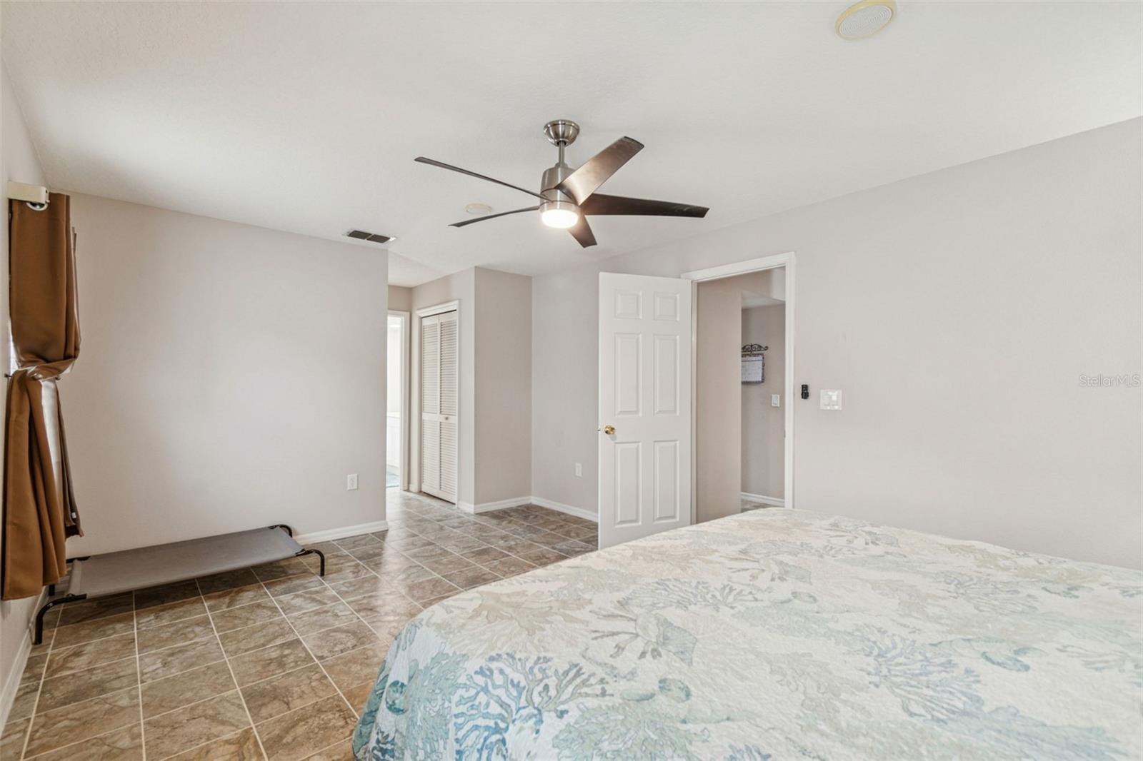 Listing photo id 23 for 9630 Via Segovia