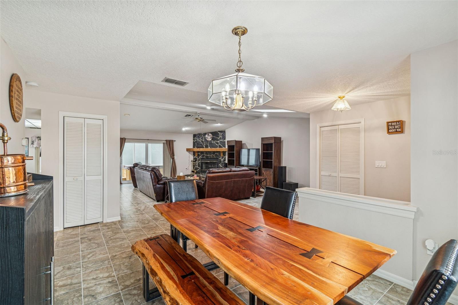 Listing photo id 1 for 9630 Via Segovia