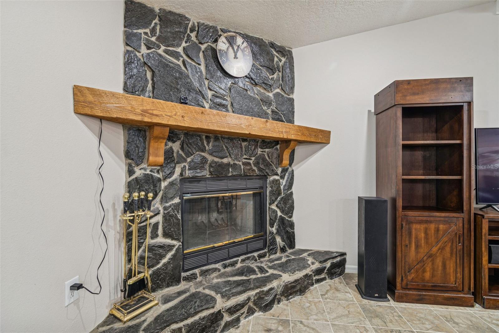 Listing photo id 3 for 9630 Via Segovia