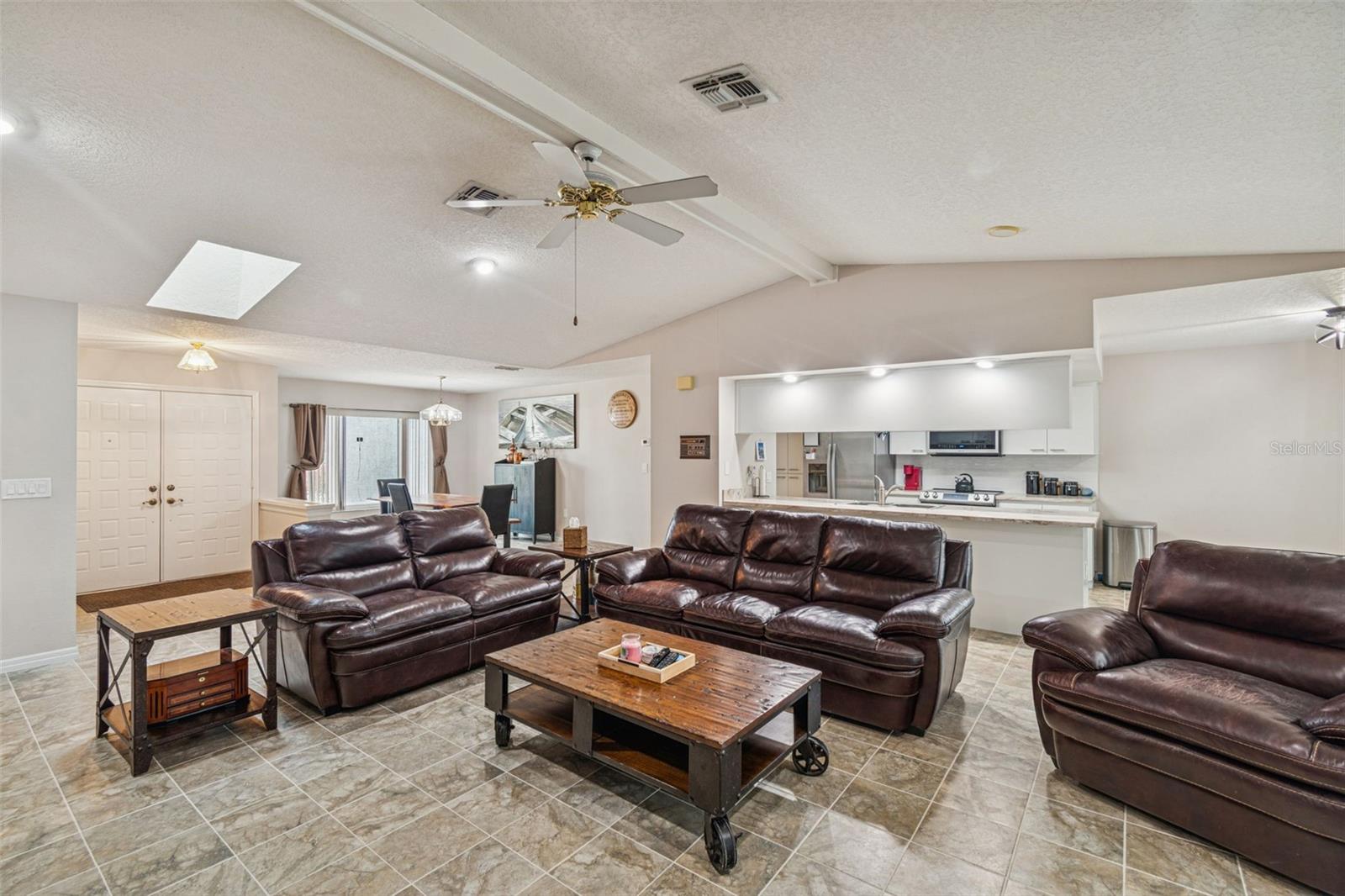 Listing photo id 4 for 9630 Via Segovia