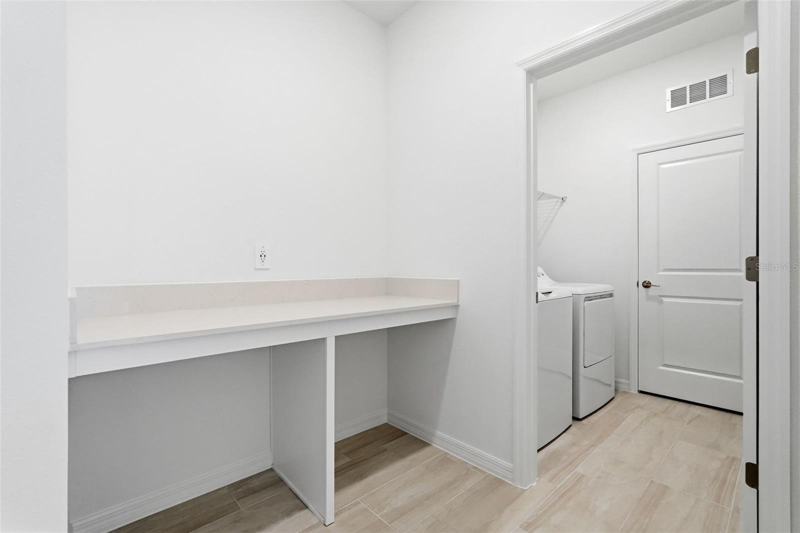 Image 12 of 33 For 9222 Scouter Bee Place