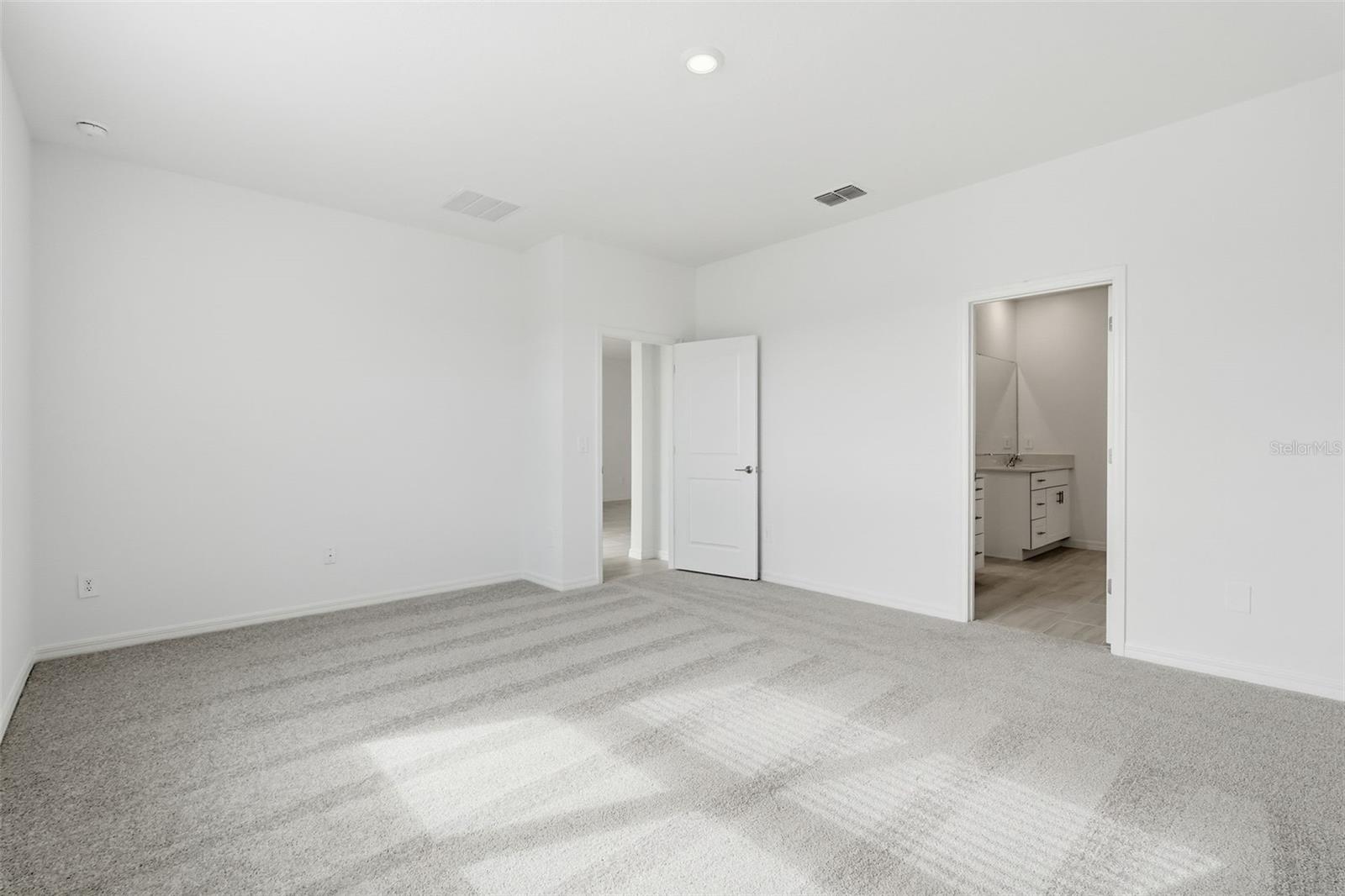 Image 18 of 33 For 9222 Scouter Bee Place