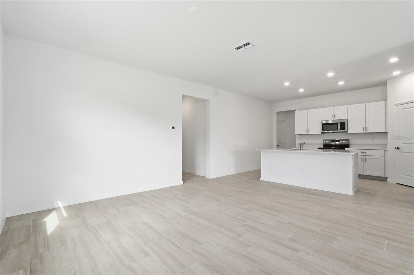 Image 7 of 33 For 9222 Scouter Bee Place