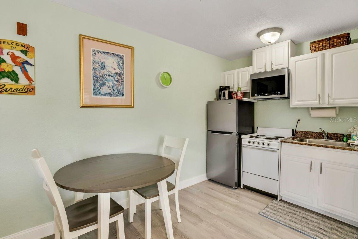 Image 11 of 28 For 16333 Gulf Boulevard 215