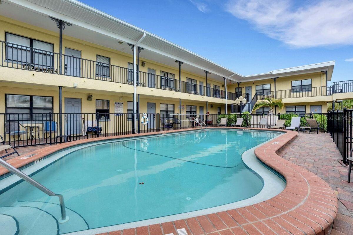 Image 3 of 28 For 16333 Gulf Boulevard 215