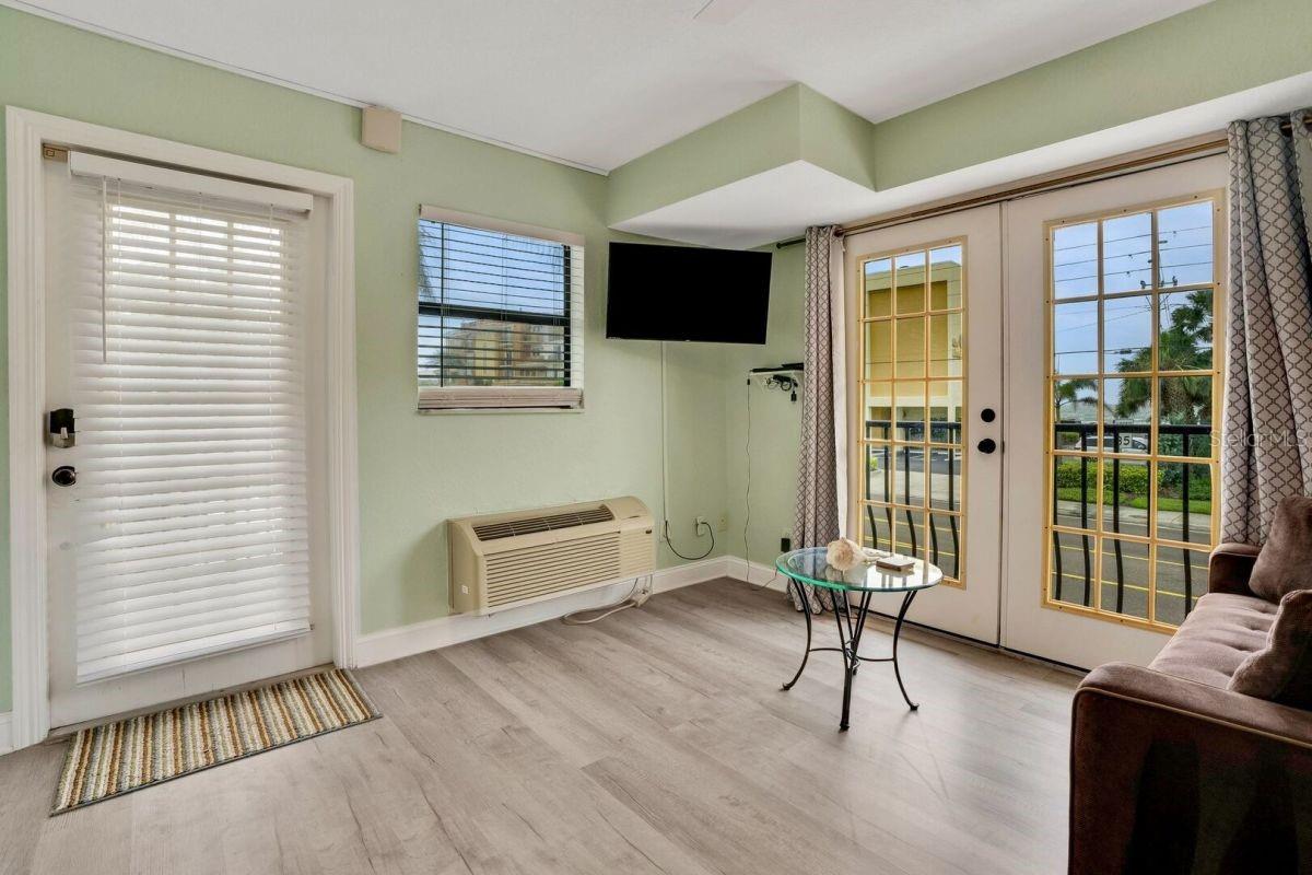 Image 4 of 28 For 16333 Gulf Boulevard 215