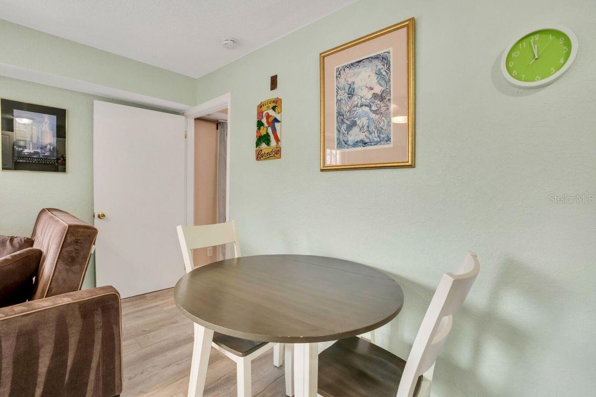 Image 5 of 28 For 16333 Gulf Boulevard 215