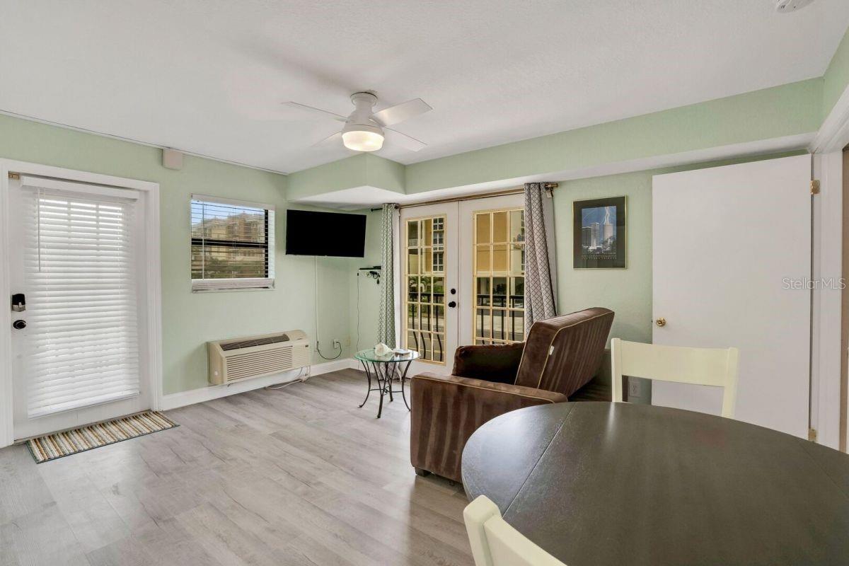 Image 6 of 28 For 16333 Gulf Boulevard 215