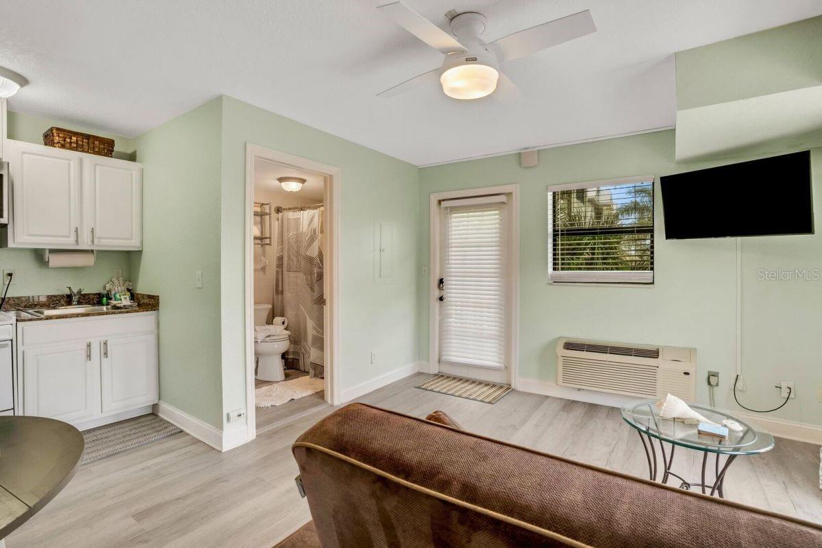 Image 8 of 28 For 16333 Gulf Boulevard 215