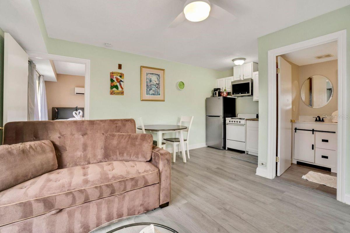 Image 9 of 28 For 16333 Gulf Boulevard 215