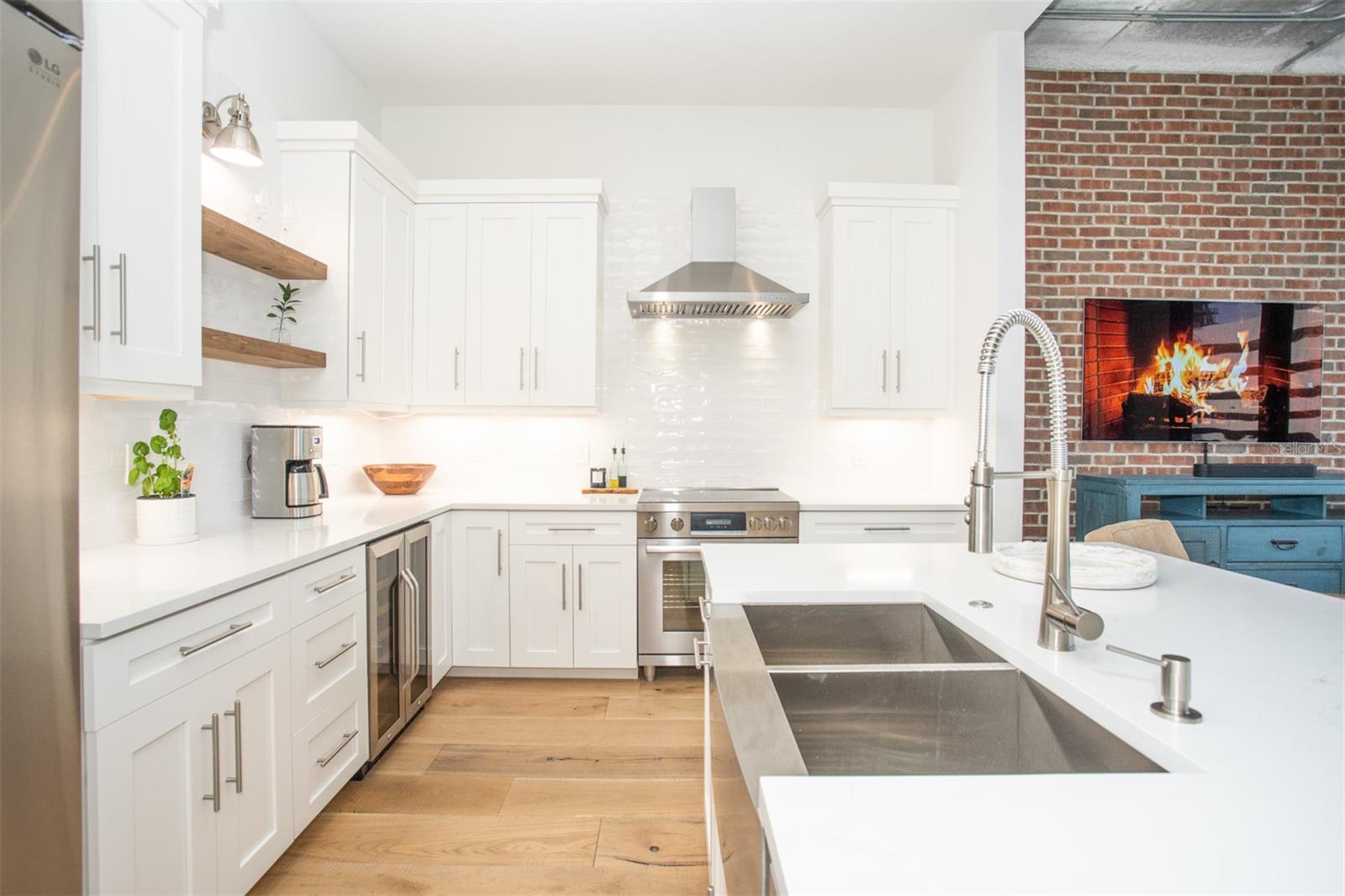 Image 4 of 51 For 175 2nd Street S 808