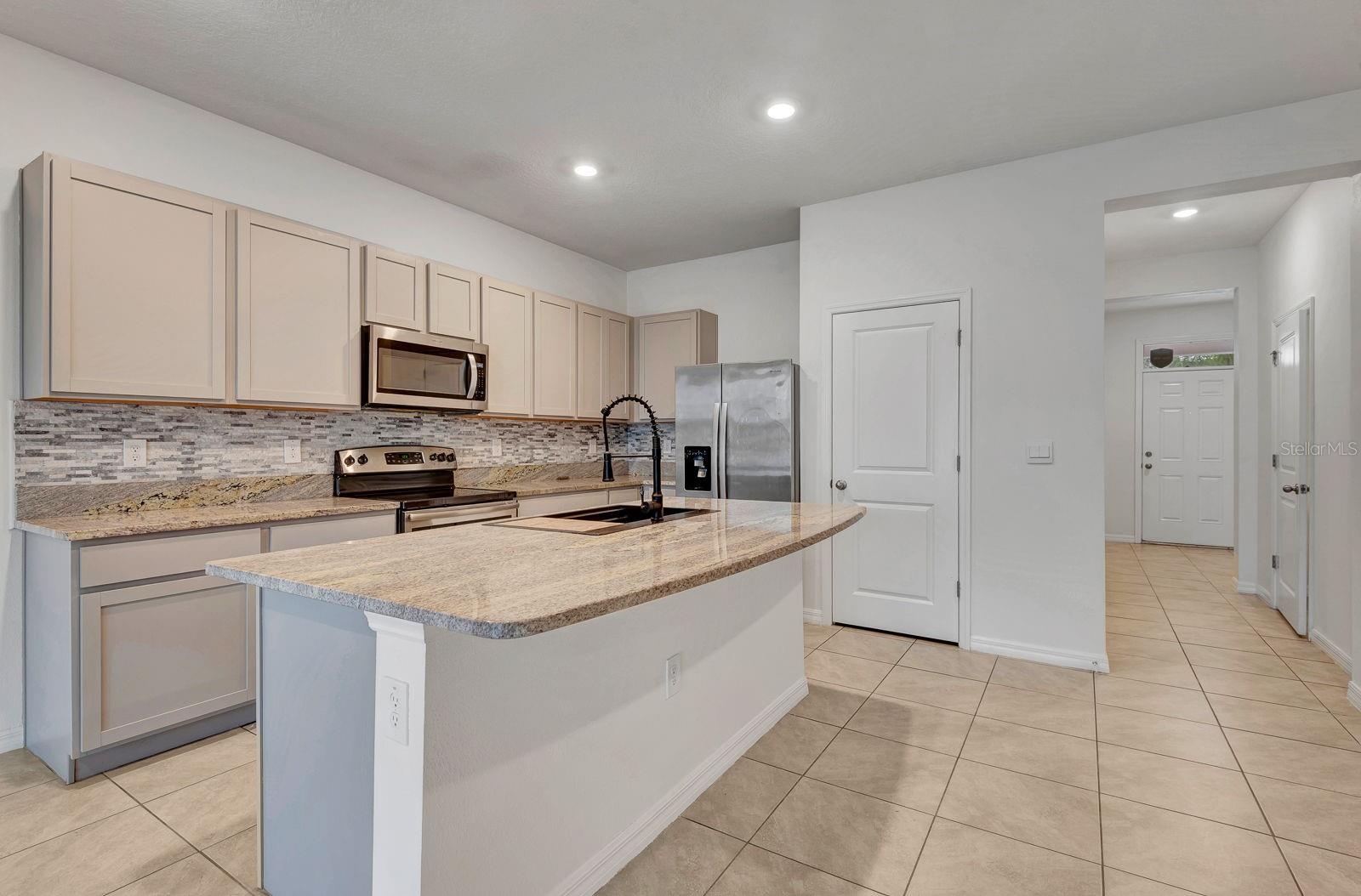 Image 17 of 51 For 136 Mangrove Shade Circle