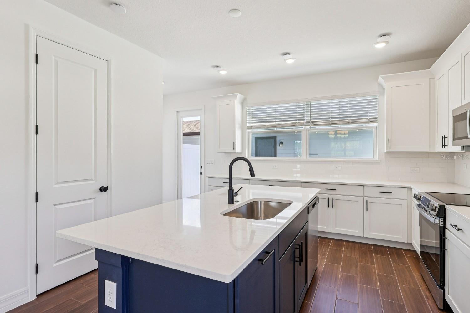 Image 11 of 38 For 17490 Northlake Grove Drive